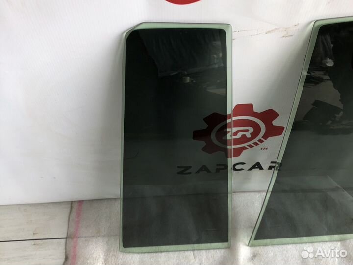 Toyota Land Cruiser 200 Форточка задняя