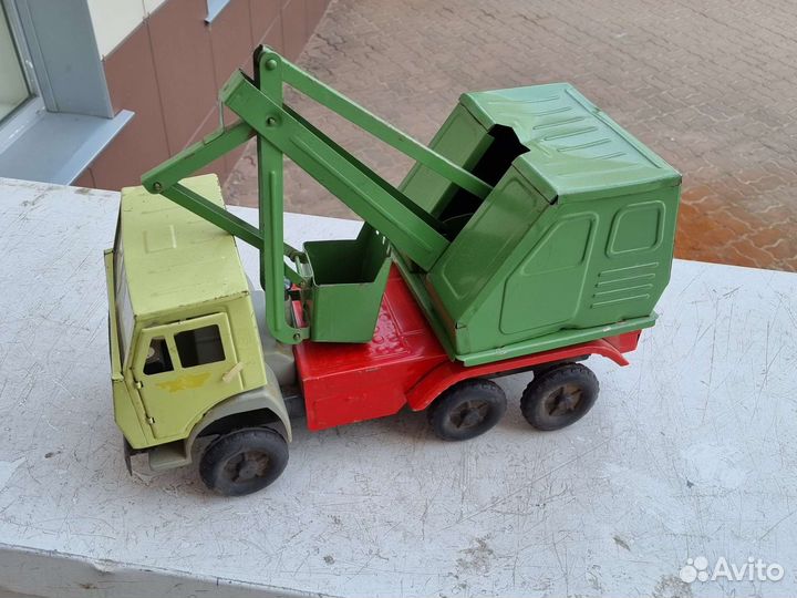 Игрушка экскаватор. Времён СССР