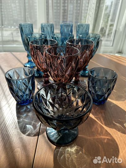 Красивая цветная посуда