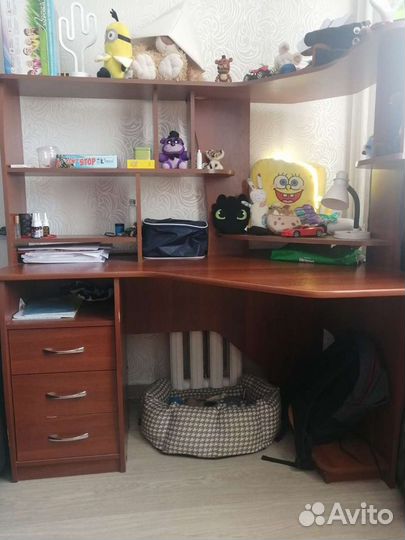 Угловой письменный стол