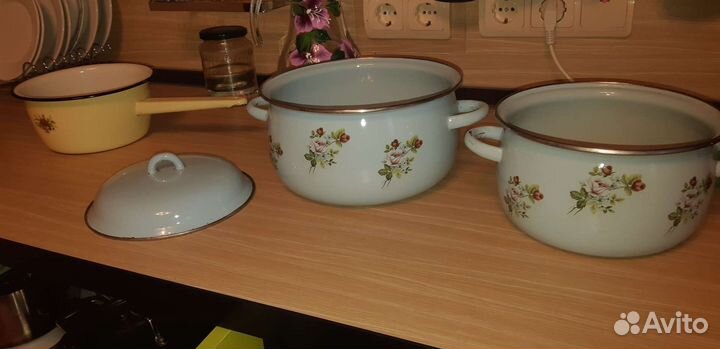 Кастрюли и ковш