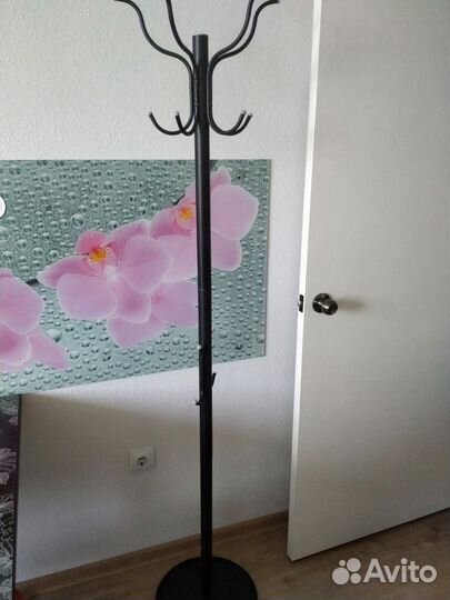 Вешалка для одежды напольная металлическая