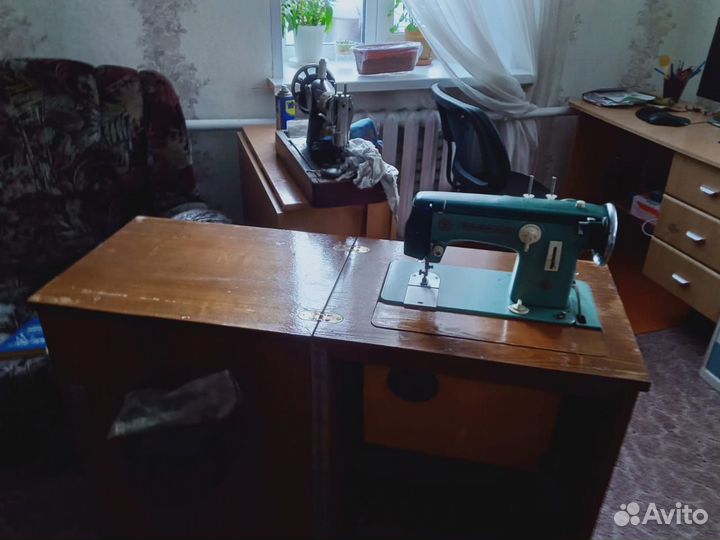 Швейная машинка Чайка 2