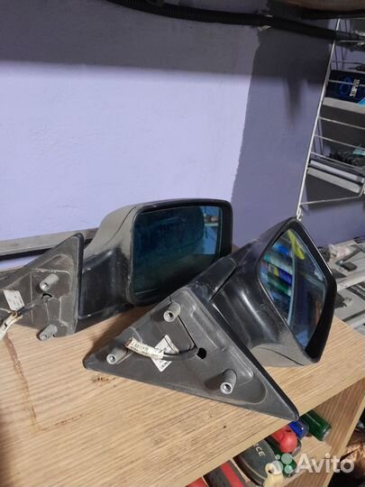 Боковое зеркало