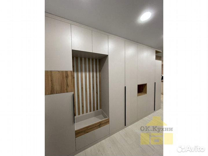 Шкаф темный