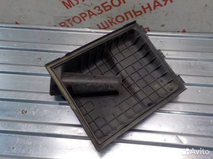 Корпус воздушного фильтра Мерседес Вито W638 2.3л