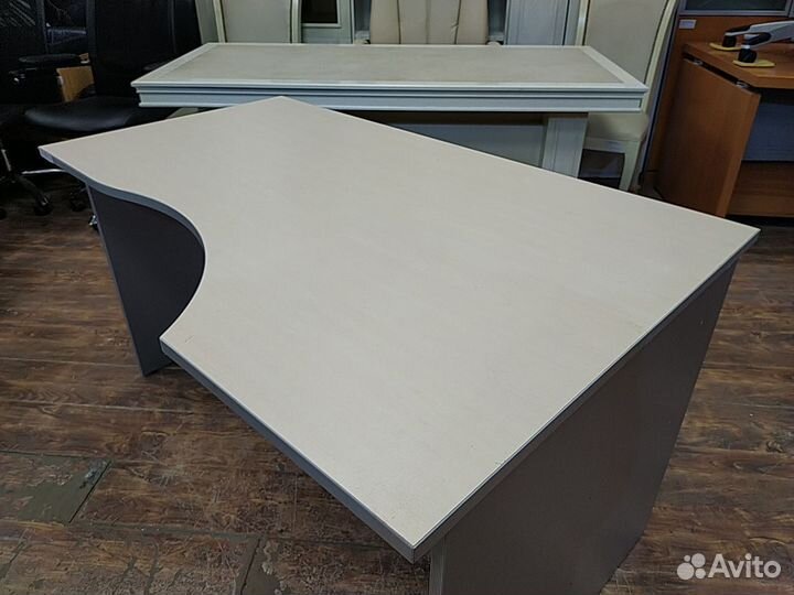 Стол угловой б/у 140х90х75 правый 04102пр-клс