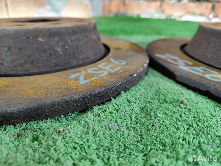 Диск тормозной задний Volkswagen Passat B6