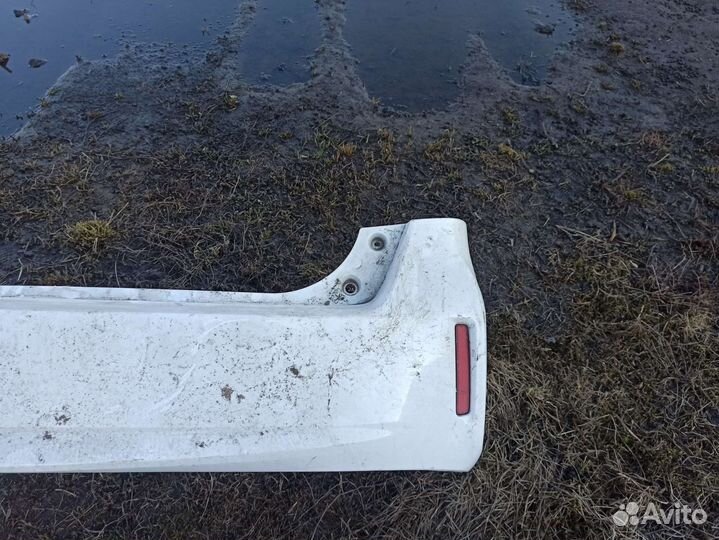 Бампер на Тойоту prius alpha задний