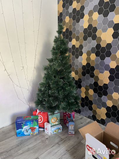Елка искусственная 1,80 м + новогодний венок