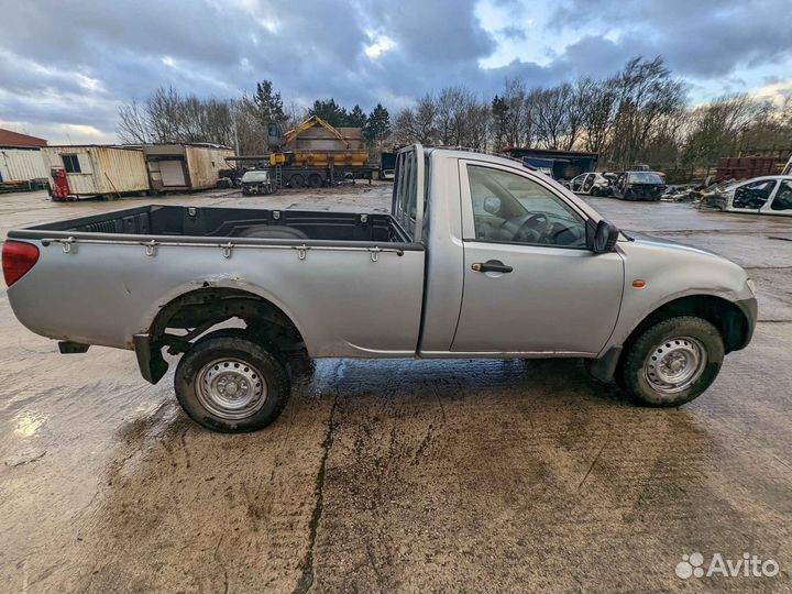 Замок двери передней правой для Mitsubishi L200 4