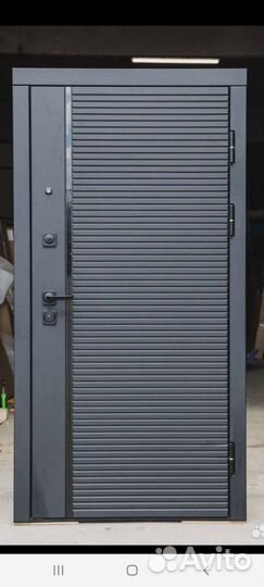 Дверь входная металлическая с зеркалом и без