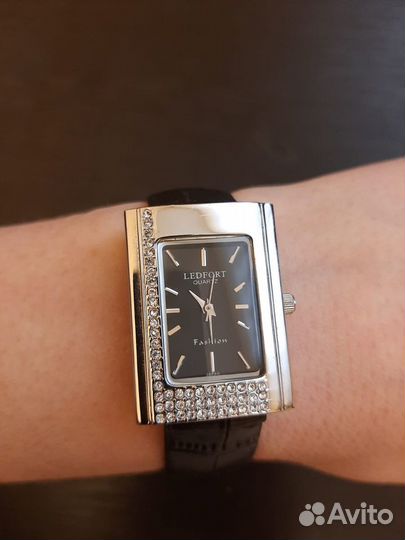 Часы ledfort