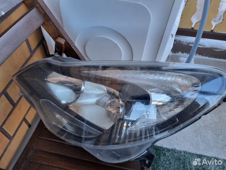 Продам фонарь передний правый для Opel Corsa