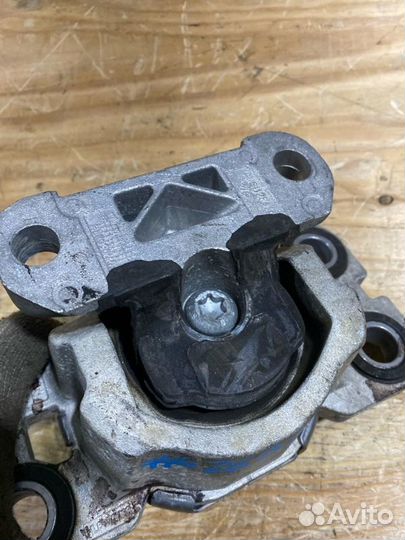 Подушка двигателя левая Volvo Xc70 BZ90 B6304T4