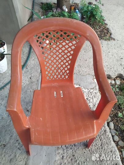 Стол и стулья садовые пластиковые