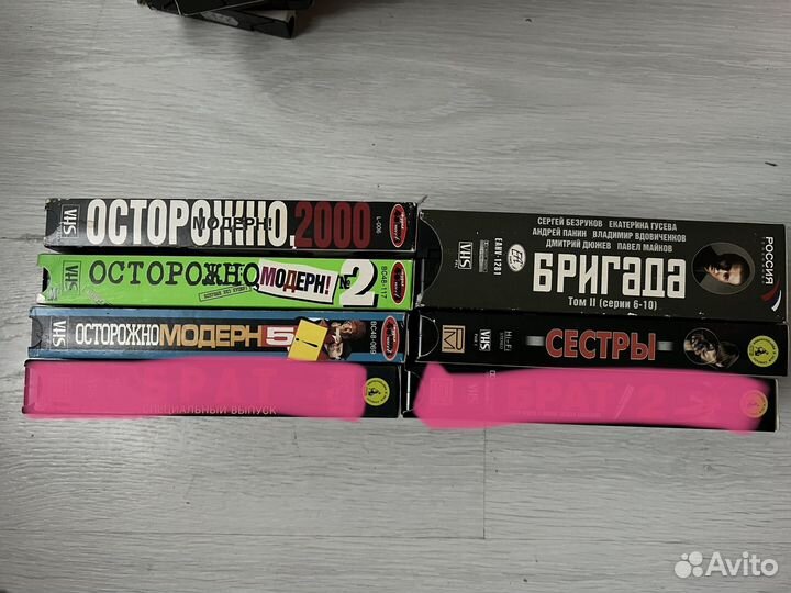 Видеокассеты с фильмами и мультиками