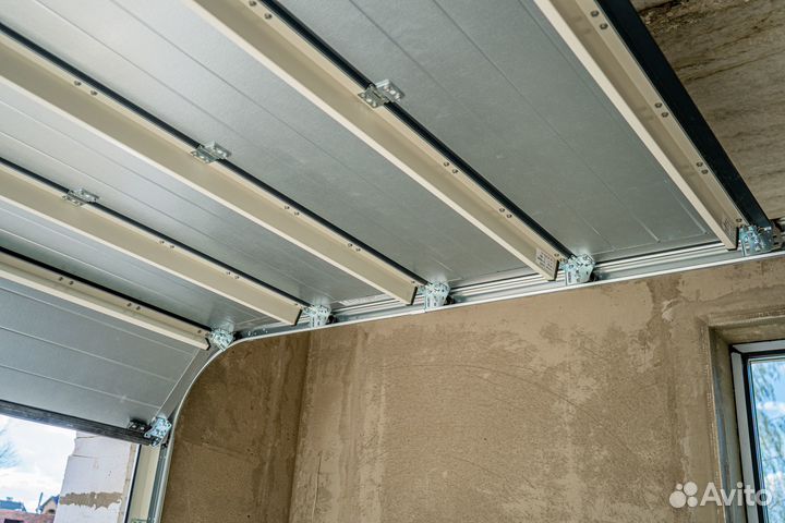 Секционные ворота