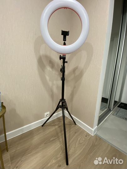 Кольцевая лампа профессиональная 45 см Aura Helle