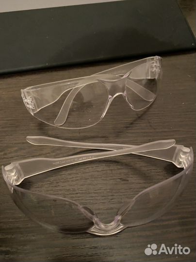 Халаты (2шт) + очки (2 шт) + перчатки