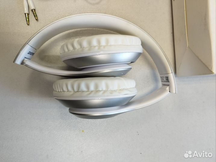 Беспроводные наушники- гарнитура