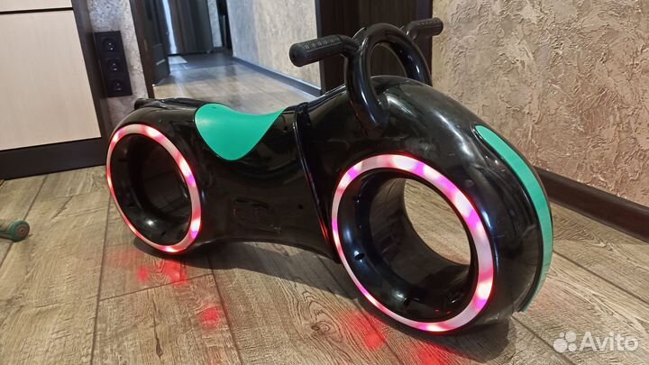 Детский беговел Trolley Tron Bike