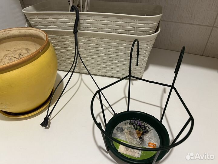 Разные кашпо и горшки