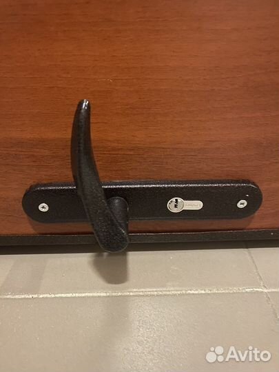 Дверь входная металлическая б/у