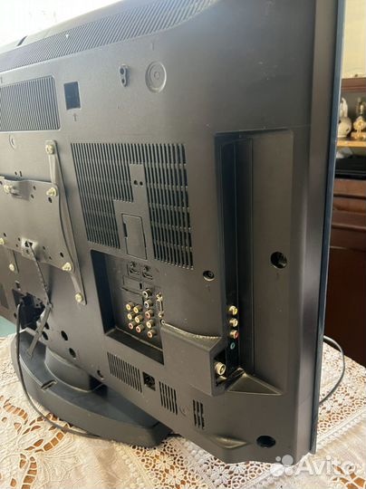 Телевизор с кронштейном