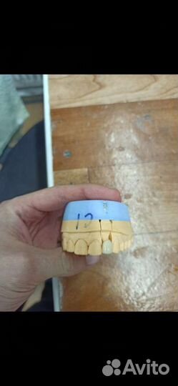 Зубной техник керамист