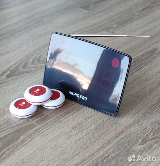 Кнпока вызова официанта и табло отображения вызова