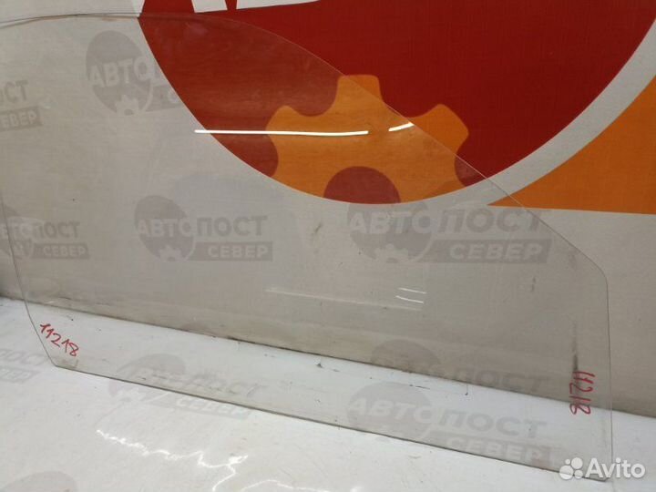 Стекло двери переднее правое Ford Sierra RED R2A