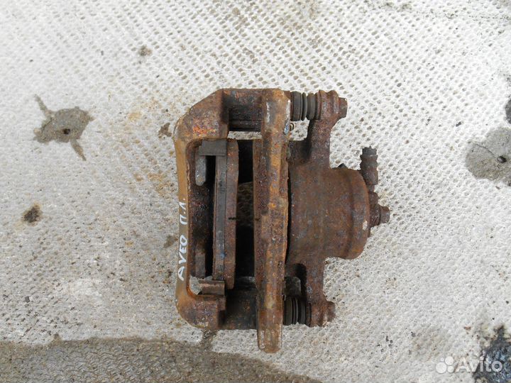 Передний левый суппорт Chevrolet Aveo T250