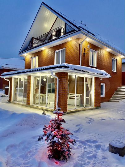 Коттедж 330 м² на участке 7 сот.