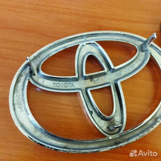 Эмблема toyota