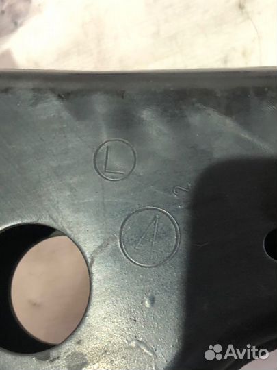 Рычаг подвески нижний передний левый Lexus Rx 350