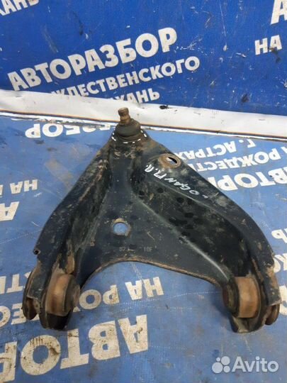 Передний правый рычаг Renault Logan 1 седан 2007