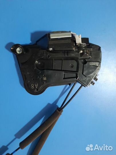 Замок двери передний левый Тoyota Camry V70