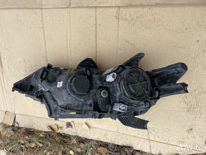 Фара правая Mitsubishi Outlander 3