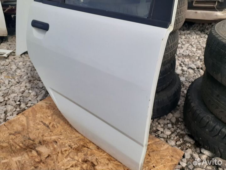 Nissan cube z10 дверь задняя правая