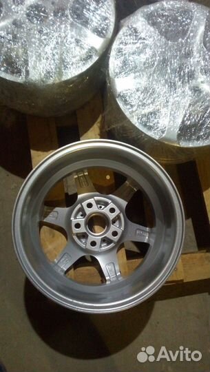 Литые диски r15 5 114.3 alessio