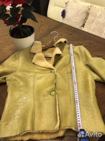 Продам женскую короткую дубленку