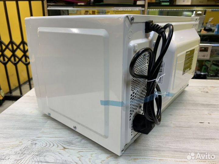 Микроволновая печь starwind SMW3820 белый