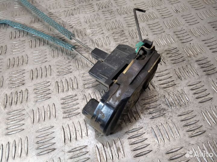 Замок задний правый Jeep Liberty Cherokee kj