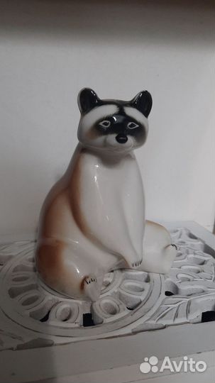 Фарфоровая статуэтка енот лфз