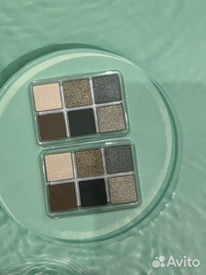 Палетка essence eyeshadow palette Dancing green