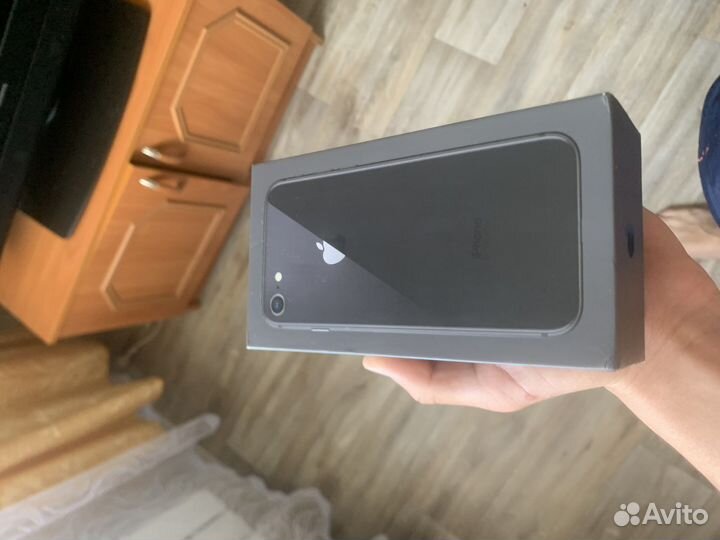 Коробка от iPhone 8