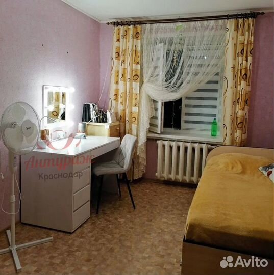 Стол письменный, белый глянец