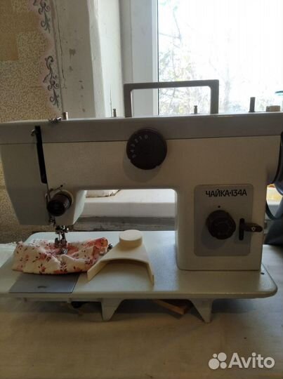 Швейная машина оверлок