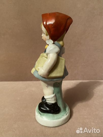 Фарфоровая статуэтка 